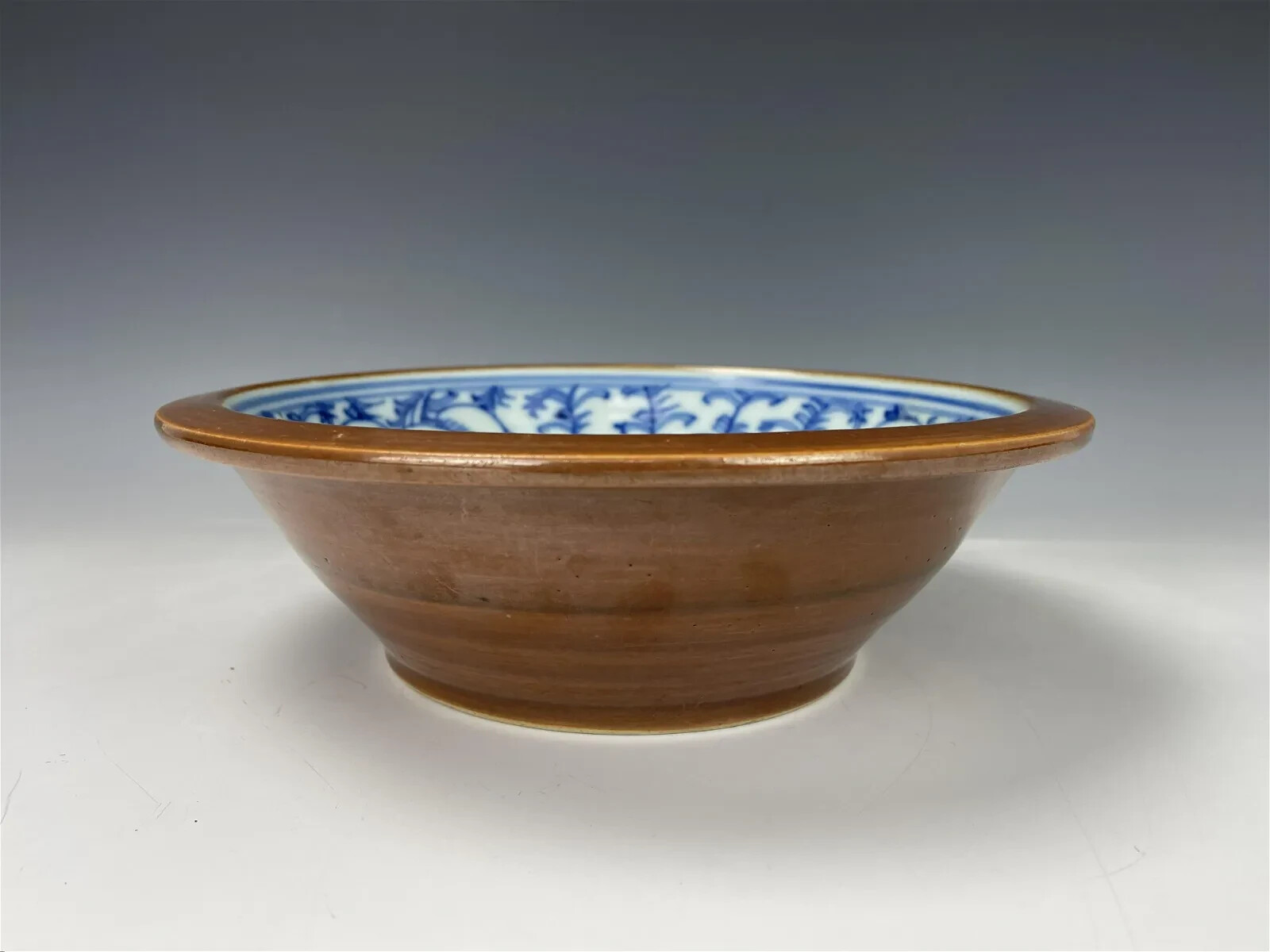 A Blue White Porcelain Bowl and Exterior Brown Glazed