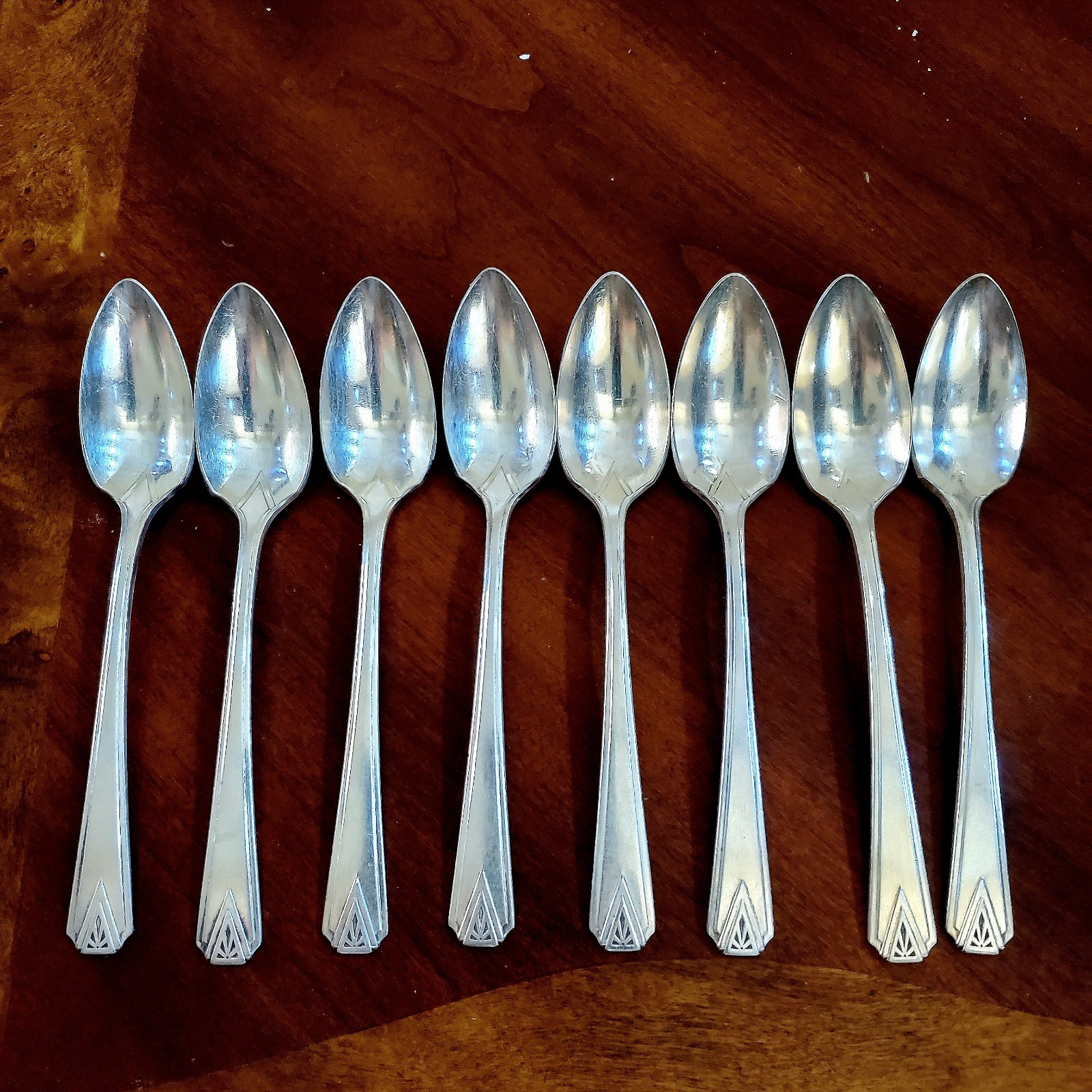 8 ONEIDA COMMUNITY DEAUVILLE 5 O’CLOCK SPOONS 5.5″ RARE ART DECO 1929 SHINY