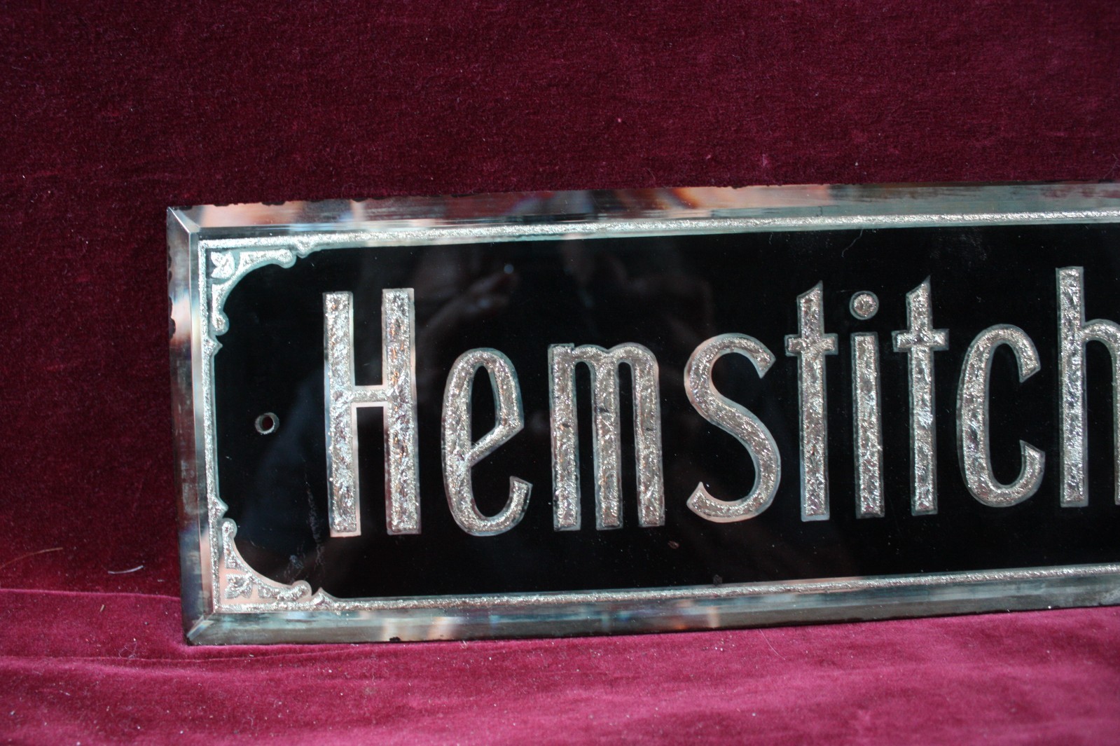 * ANTIQUE ORIGINAL HEM STITCHING REVERSE PAINT AND FOIL SEWING SIGN EARLY 1900 *