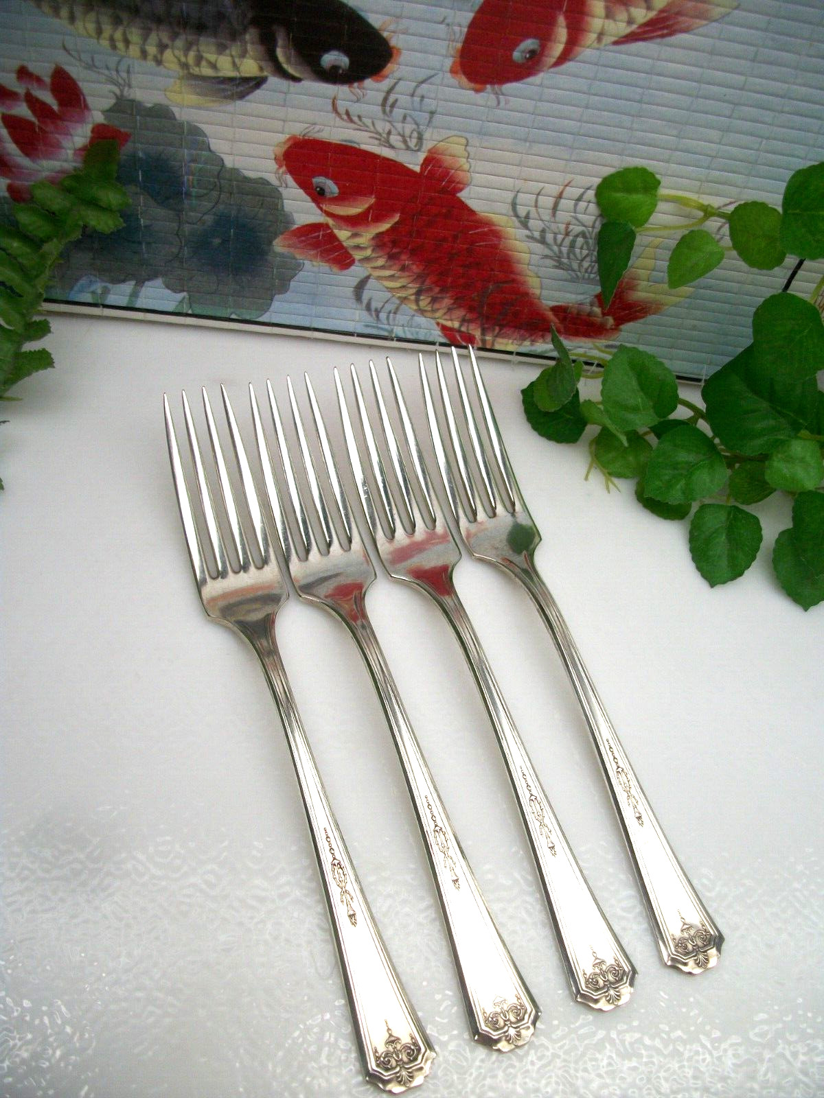 4 Oneida Community Tudor Plate QUEEN BESS I Silverplate Dinner Forks 1924