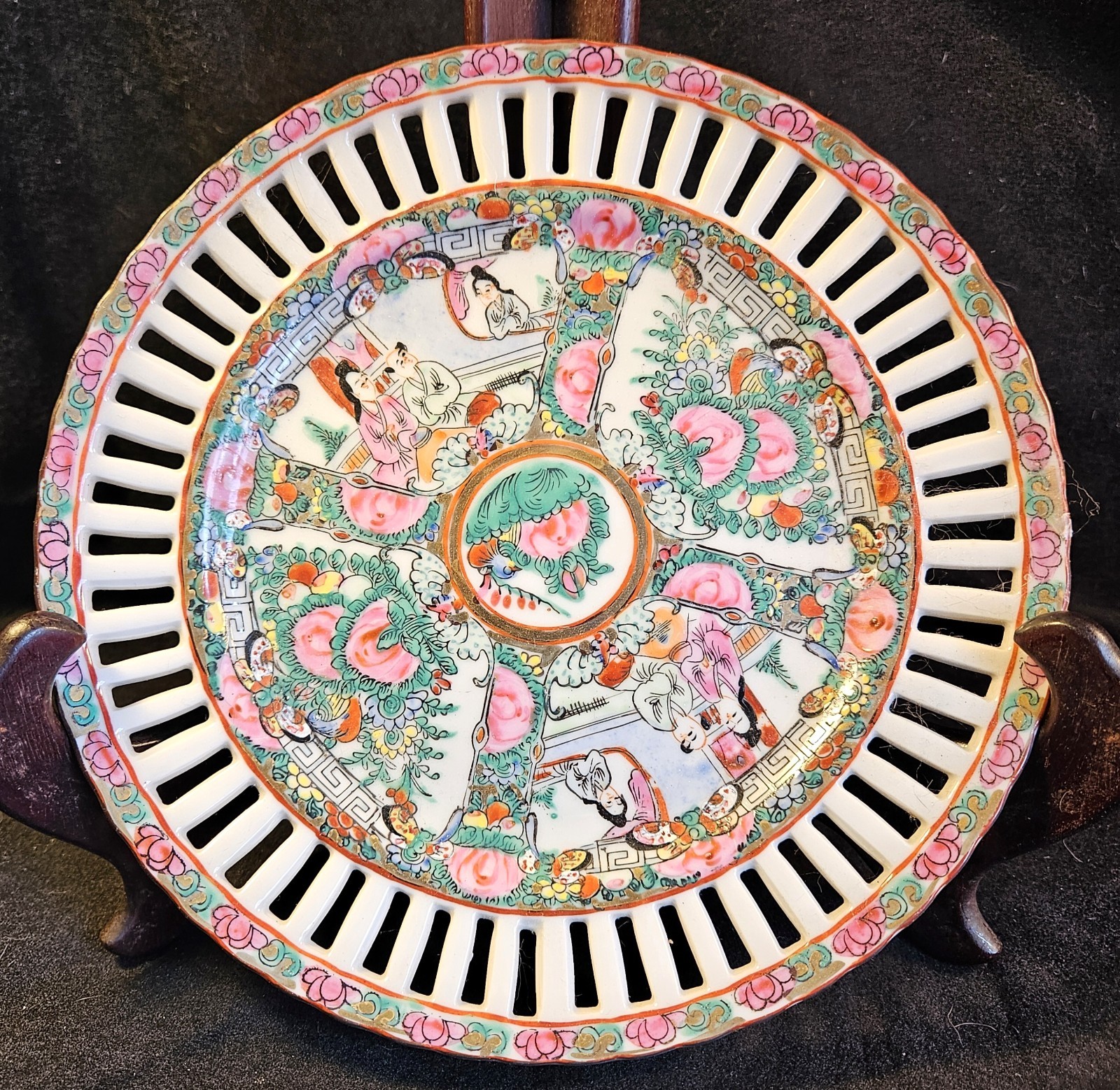 Antique Chinese Famille Rose Medallion 9″ Reticulated Plate Decorated Hong Kong