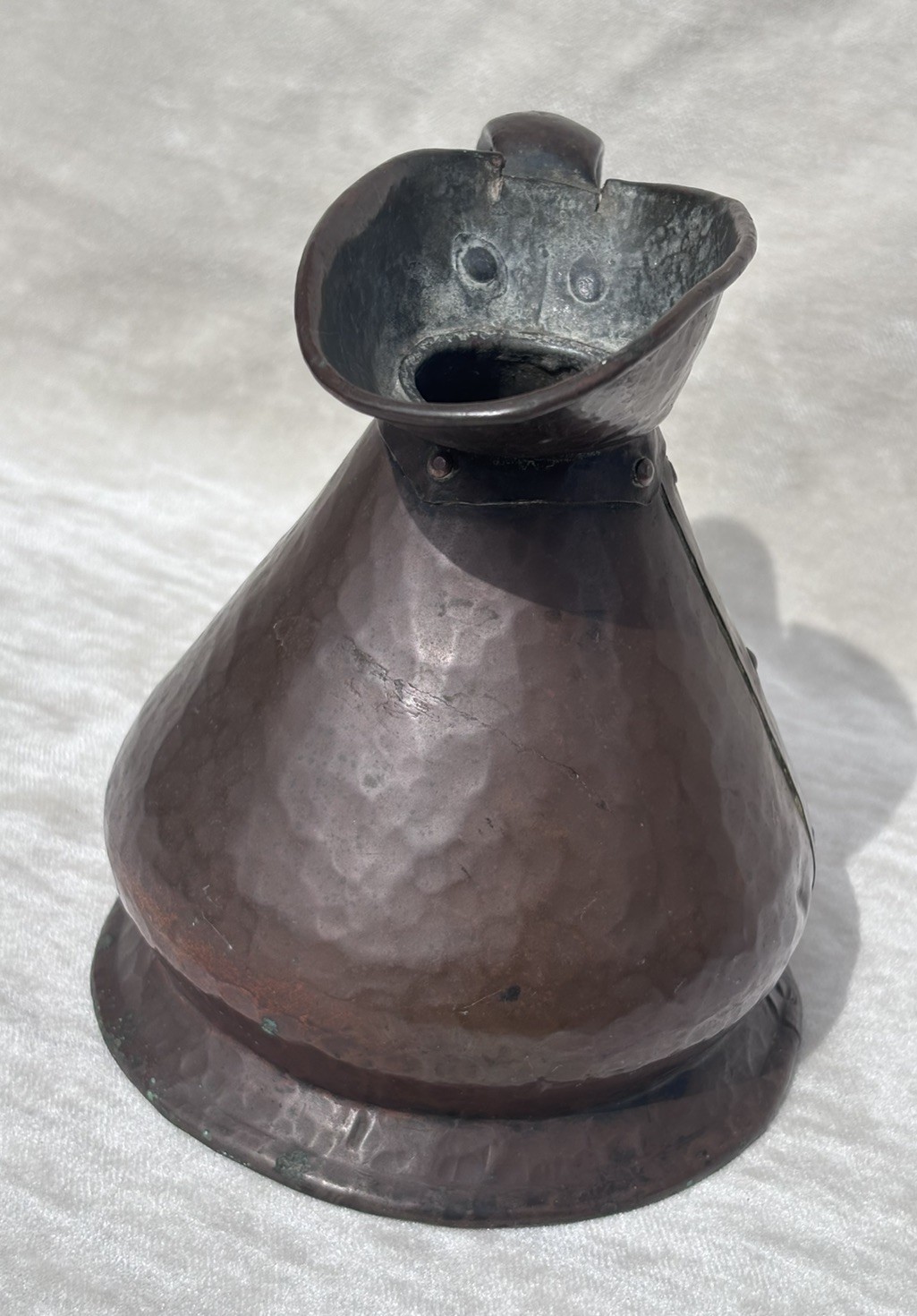 ARTS & CRAFTS HAMMERED COPPER HAYSTACK JUG, WILLIAM SOUTTER & SONS NO LID