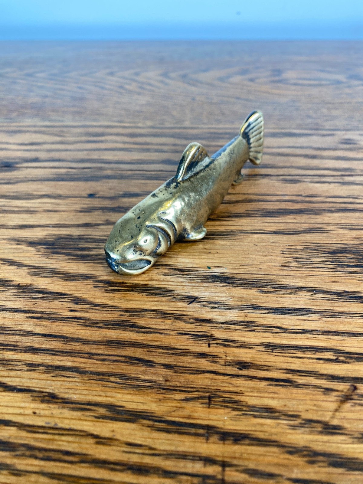 ANTIQUE SOLID BRASS STUDY OF A WELL MODELLED SALMON FISH GAME FISHING