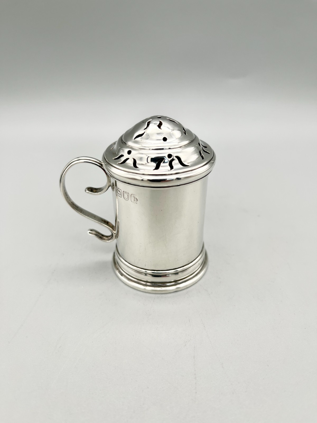 VICTORIAN STERLING SILVER KITCHEN PEPPER, EDWARD BARNARD & SONS, LONDON, 1897
