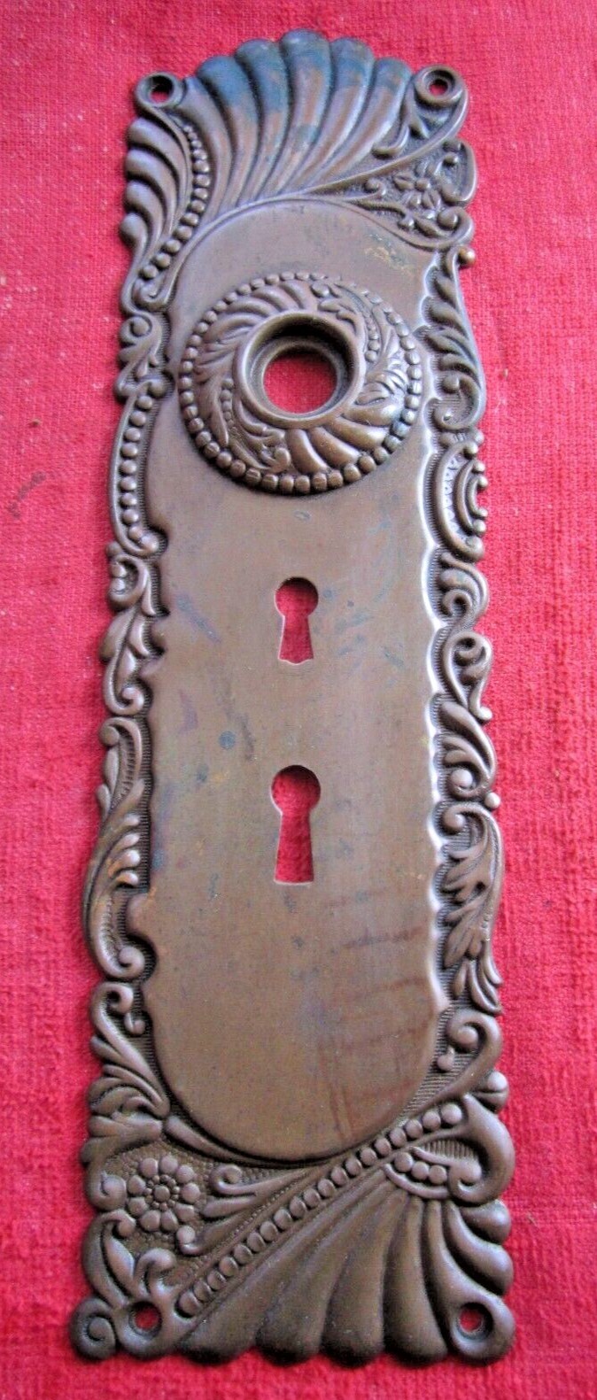 ANTIQUE VINTAGE ORNATE COPPER 2 3/4″ x 10″ DOOR PLATE WITH DOUBLE KEYHOLES