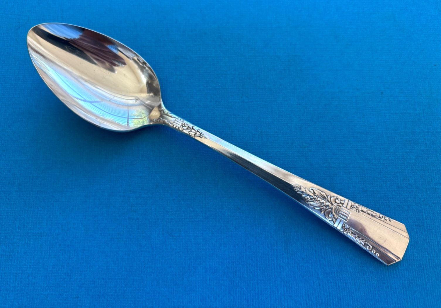 Debonair 1938 Silverplate 7 1/8″ Oval Soup Spoons Oneida