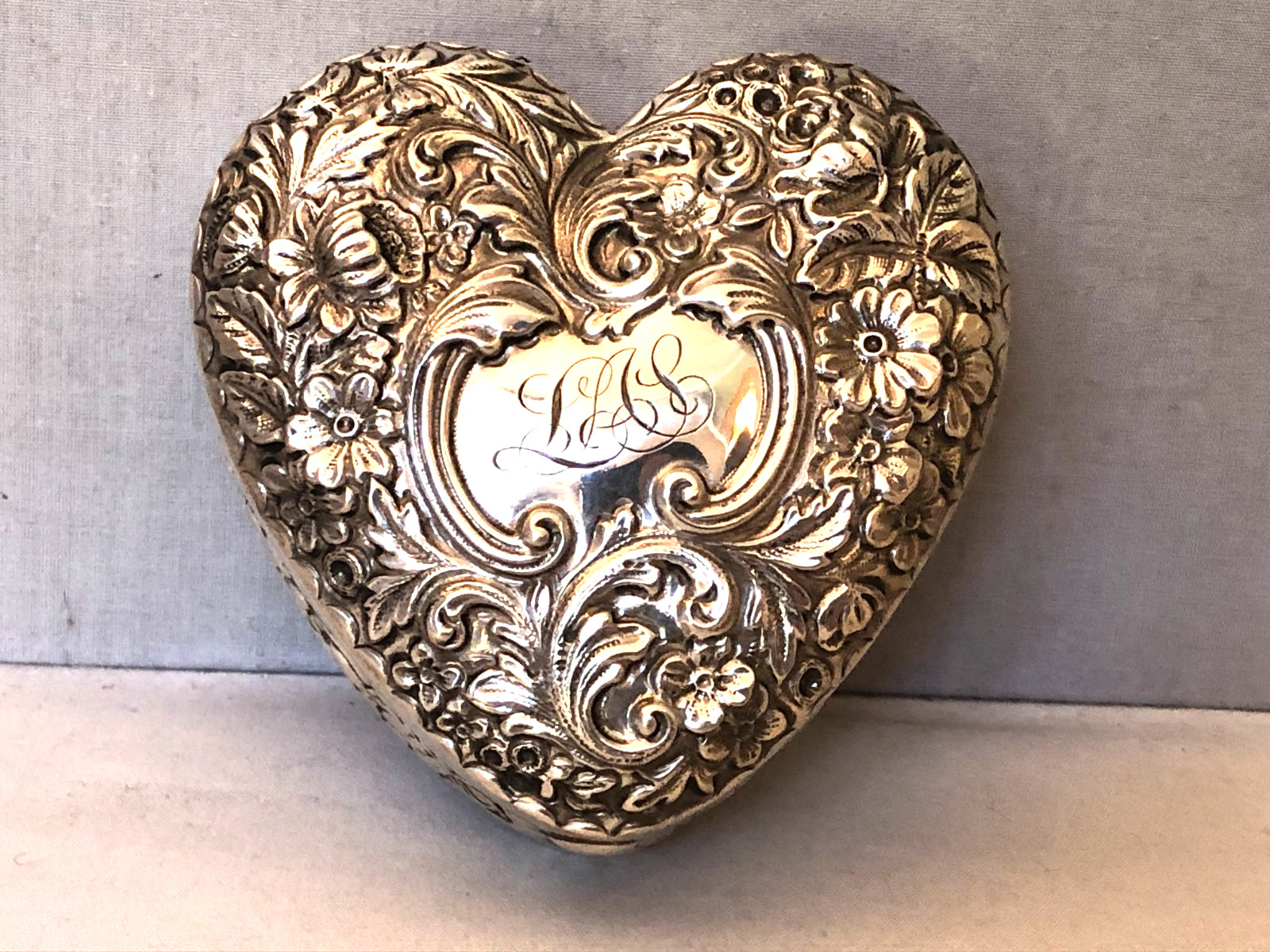 Antique Gorham Cluny Pattern Sterling Silver Heart Shape Hinged Box, 101 Grams.