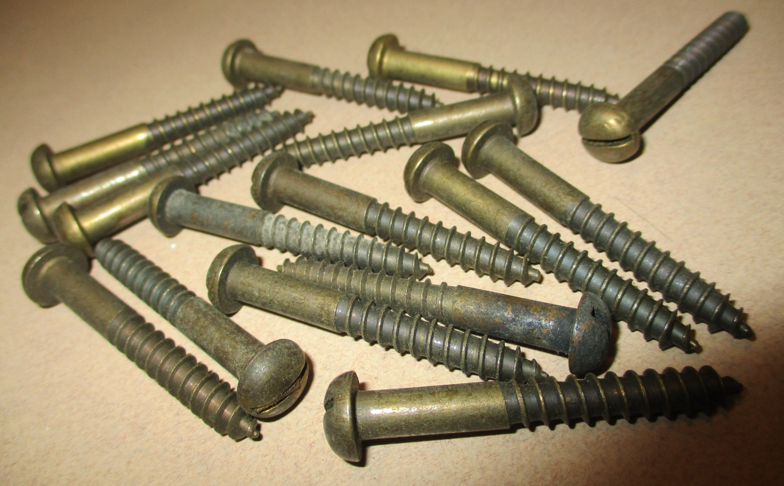 16-VINTAGE SOLID BRASS WOOD SCREWS WITH ROUND SLOT HEADS 1 3/4″ LONG X #12=7/32″