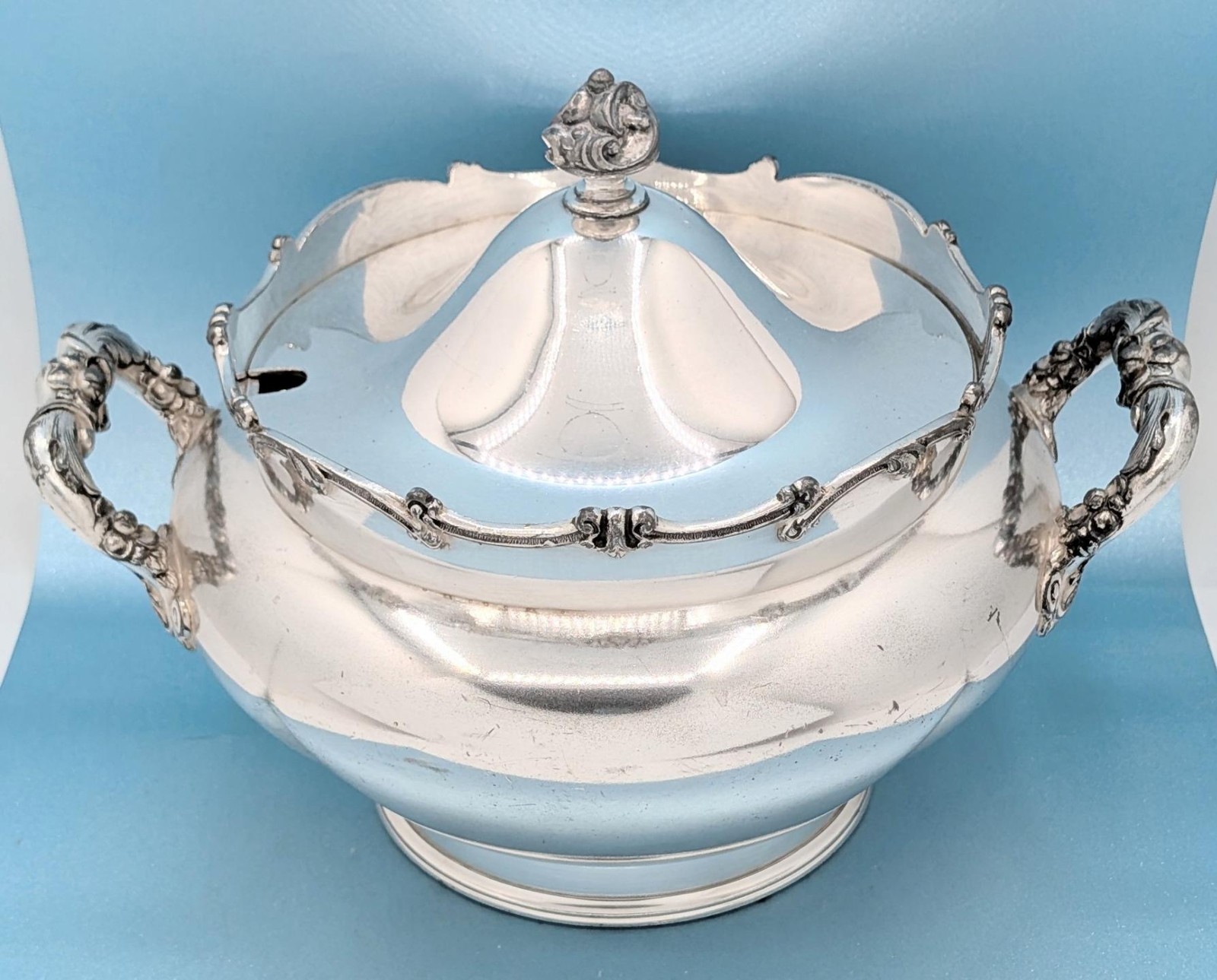 Victorian Antique Wilcox Silver Plate Quadruple Plate Soup Tureen Serving Bowl