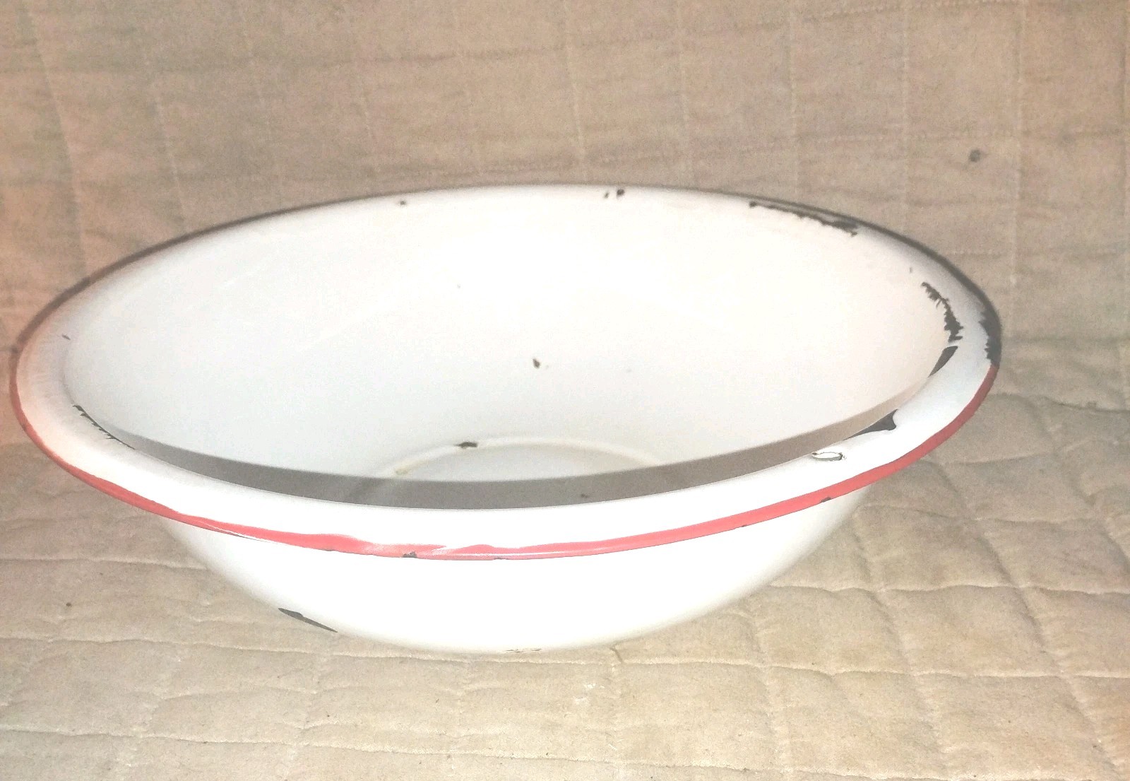 Vintage White Enamelware Wash Basin – Red Trim Metal Farmhouse Bowl – Rustic…