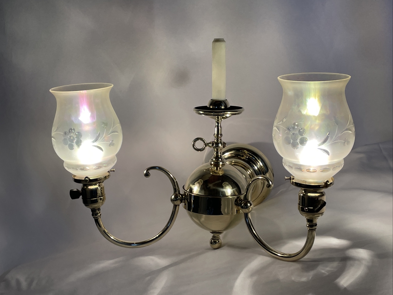 Antique Faries Style Victorian Brass Wall Sconce Lamp 2Arm Glass Shades Gasolier