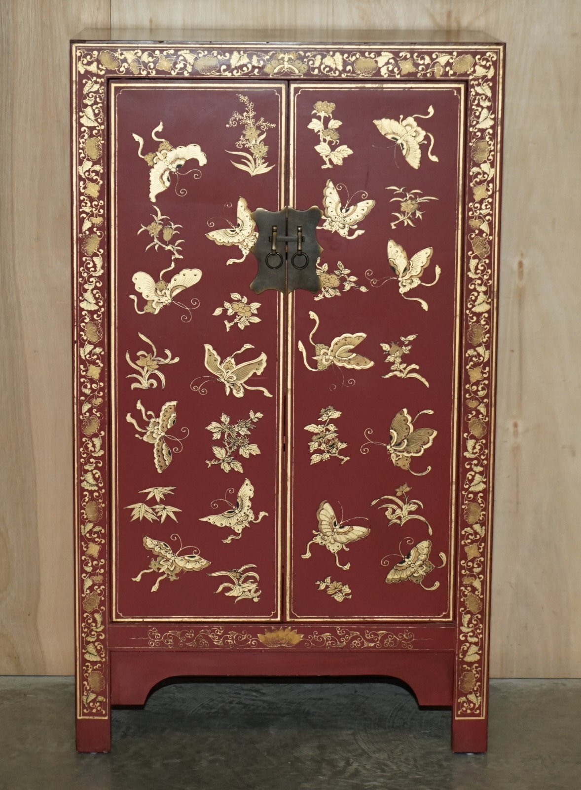 FINE ANTIQUE CHINESE BUTTERFLY HAND PAINTED LACQUERED LARGE SIDE TABLE CUPBOARD