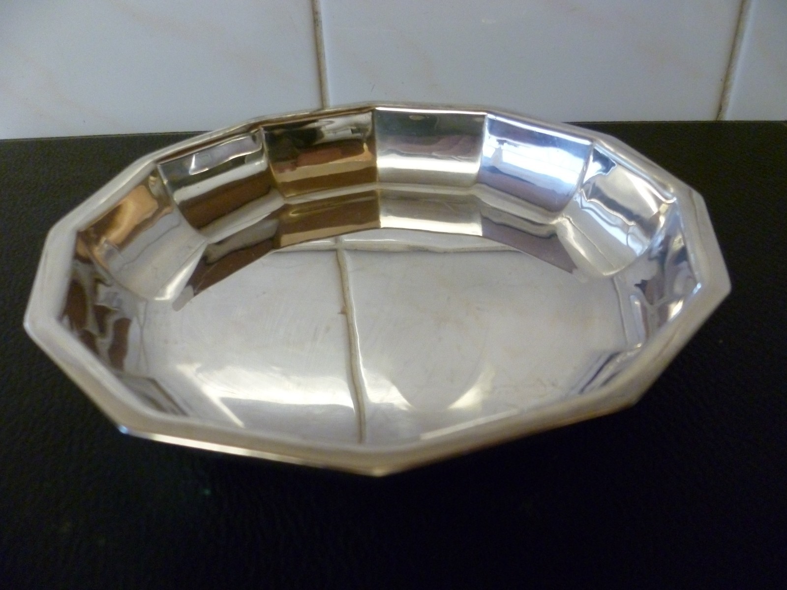 A VINTAGE DODECAGONAL SHAPE SILVER PLATED DECANTER STAND. EPNS WINE BOTTLE STAND