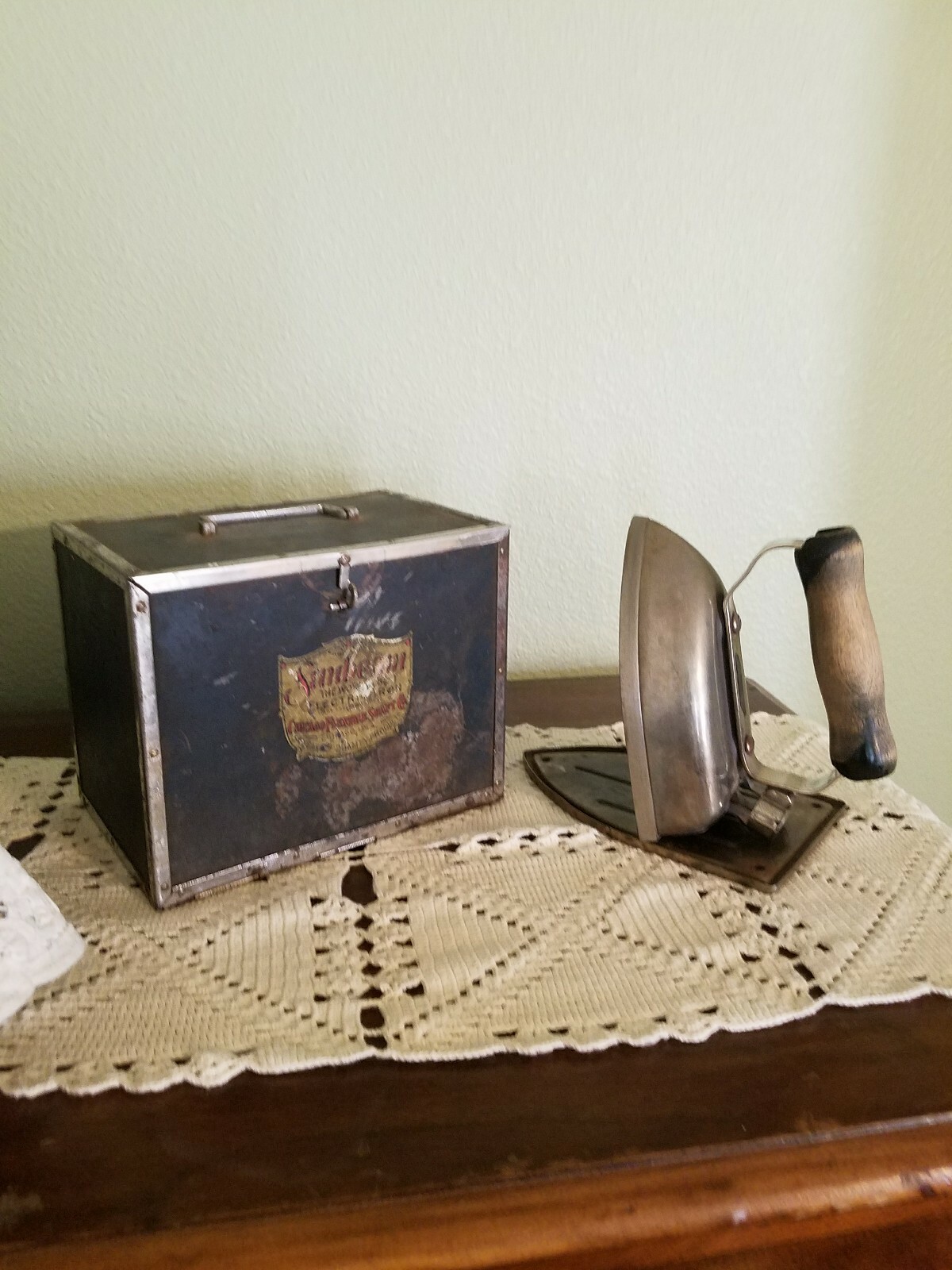 Vintage Sunbeam Electric Iron with Original Metal Box Chicago Flexible Shaft Co.