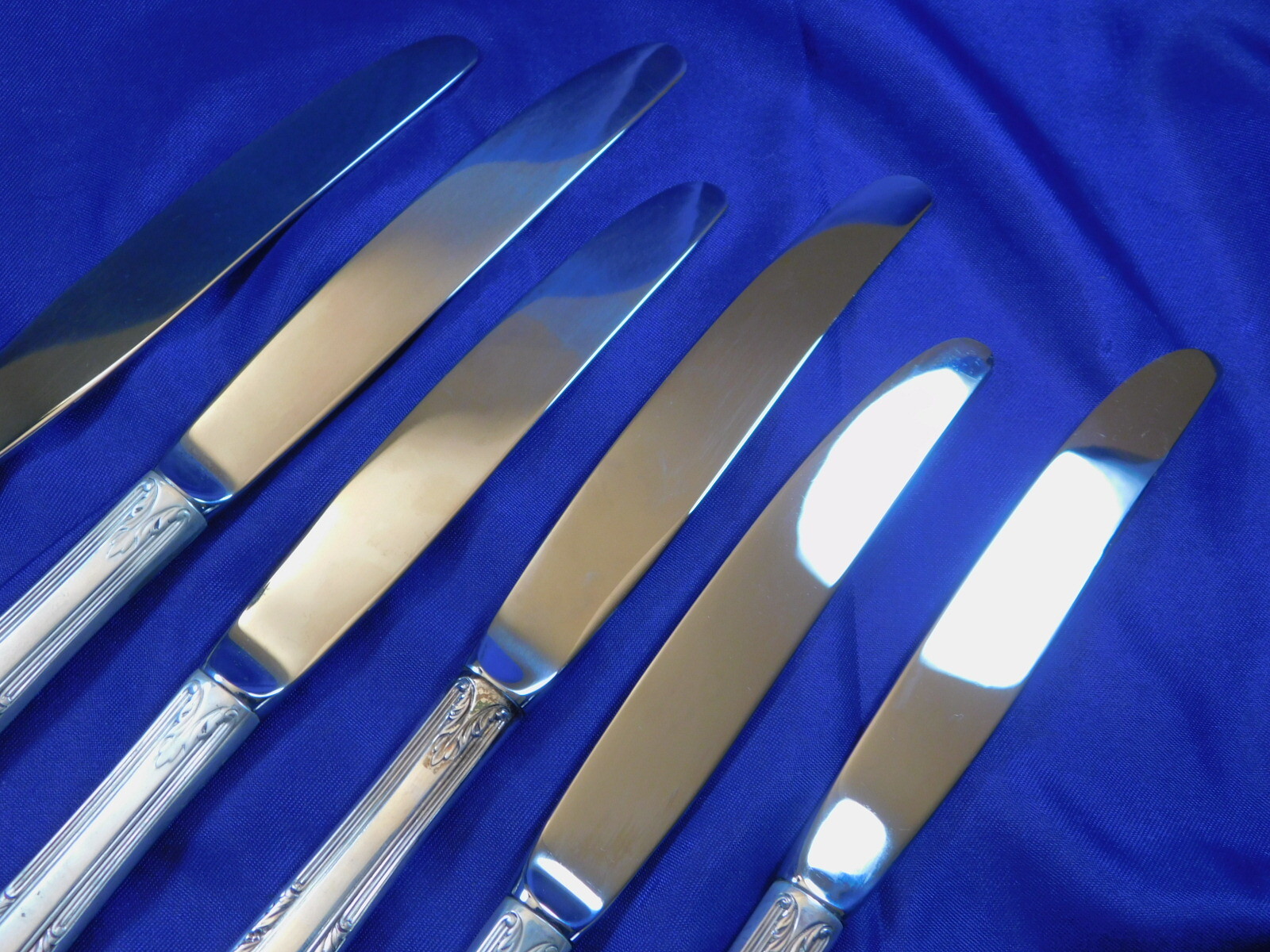 FINE ARTS PROCESSIONAL STERLING SILVER PLACE KNIFE – NEARLY NEW CONDITION