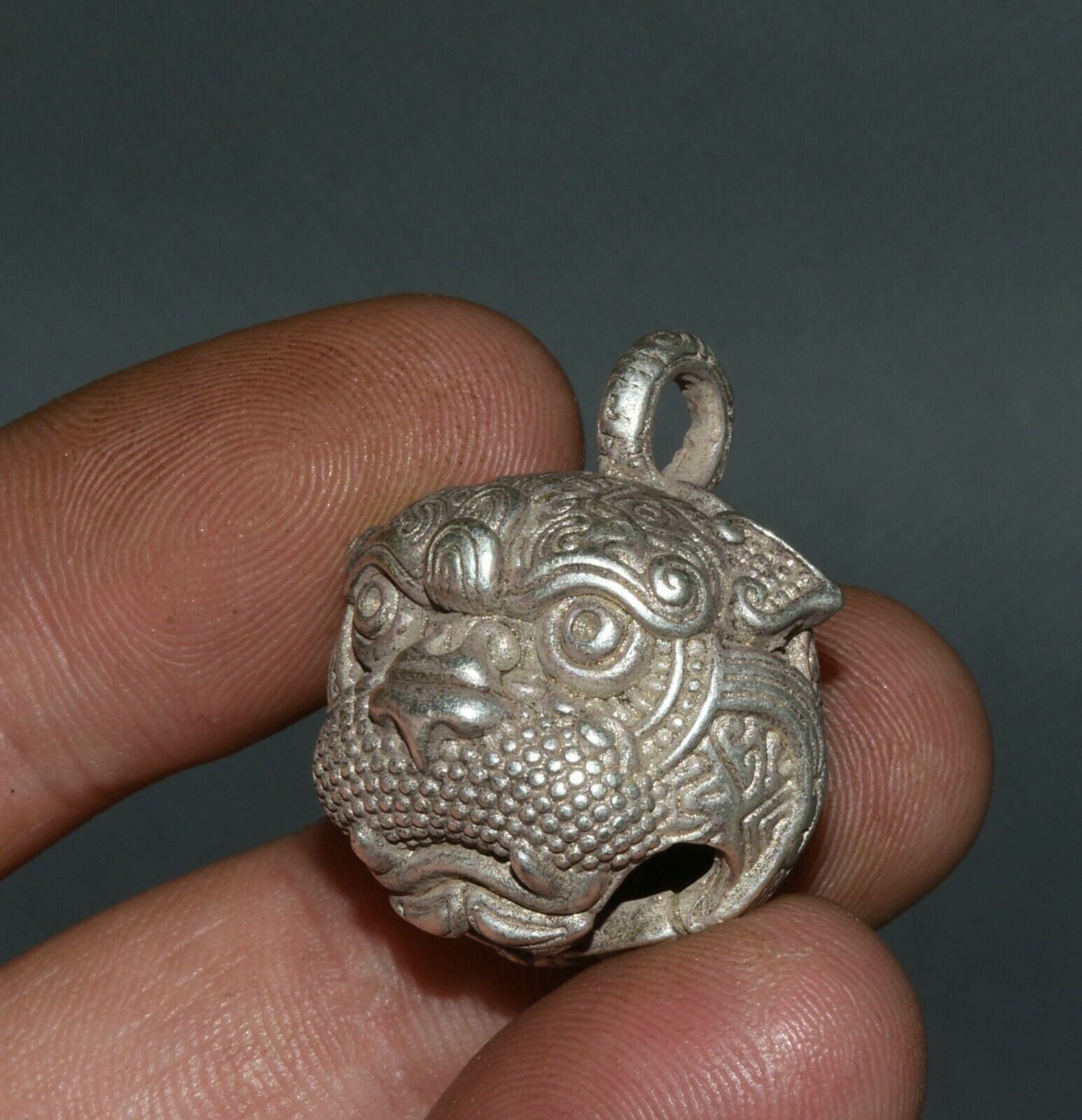 3CM Rare Chinese Miao Silver Feng Shui Foo Dog Lion Beast Head Bell Pendant
