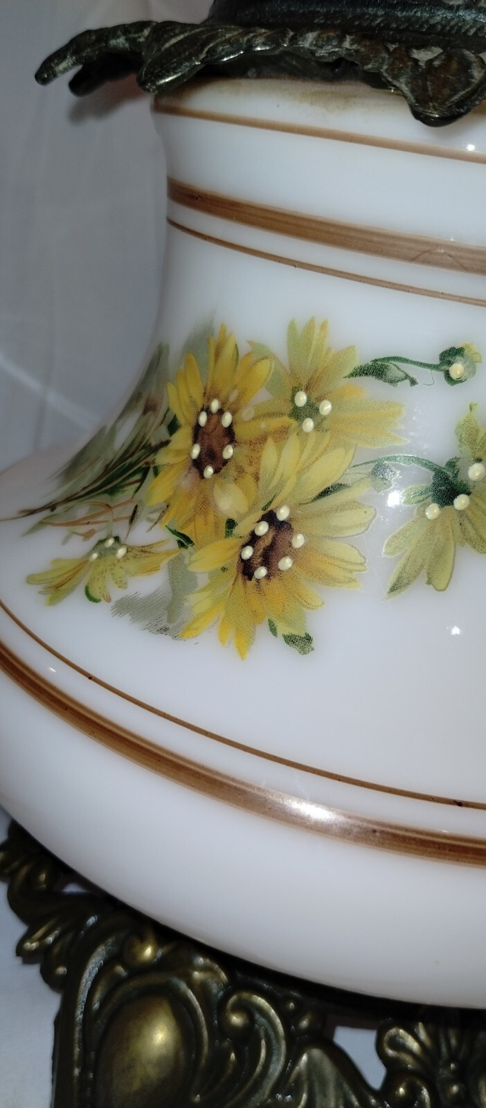 Vintage Table Lamp Accurate Casting Co 3 Way Hurricane Yellow Flowers / Chip