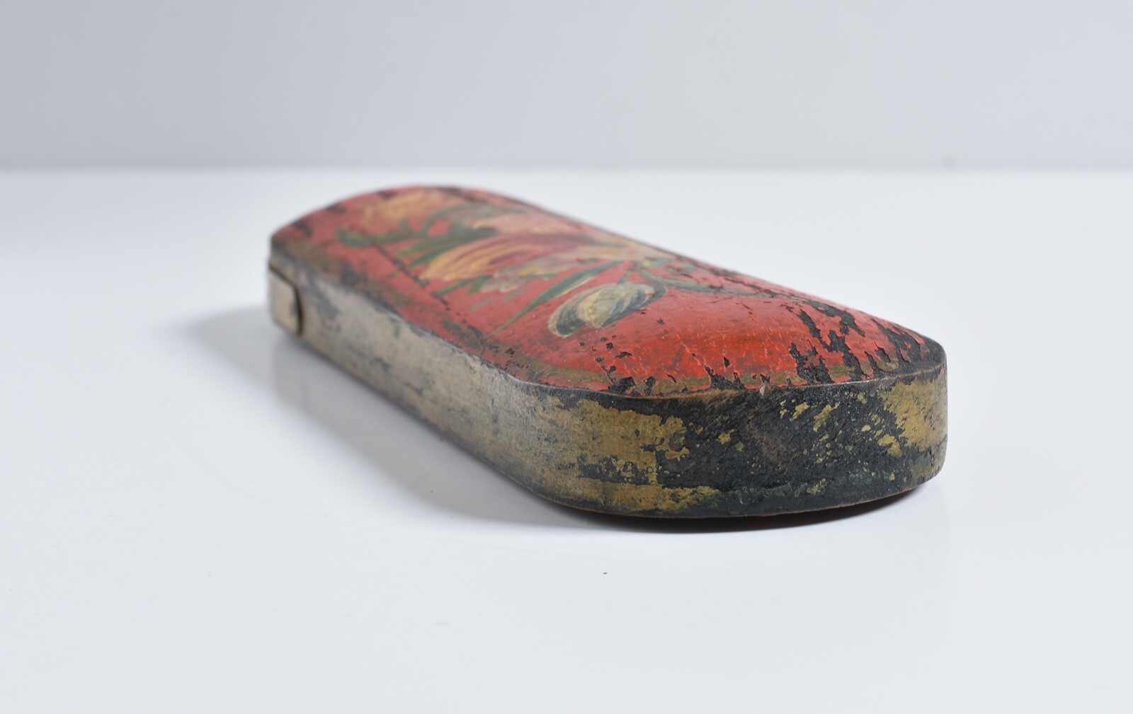 Antique Chinese painted Spectacle case, red box. Rose, Tulip.