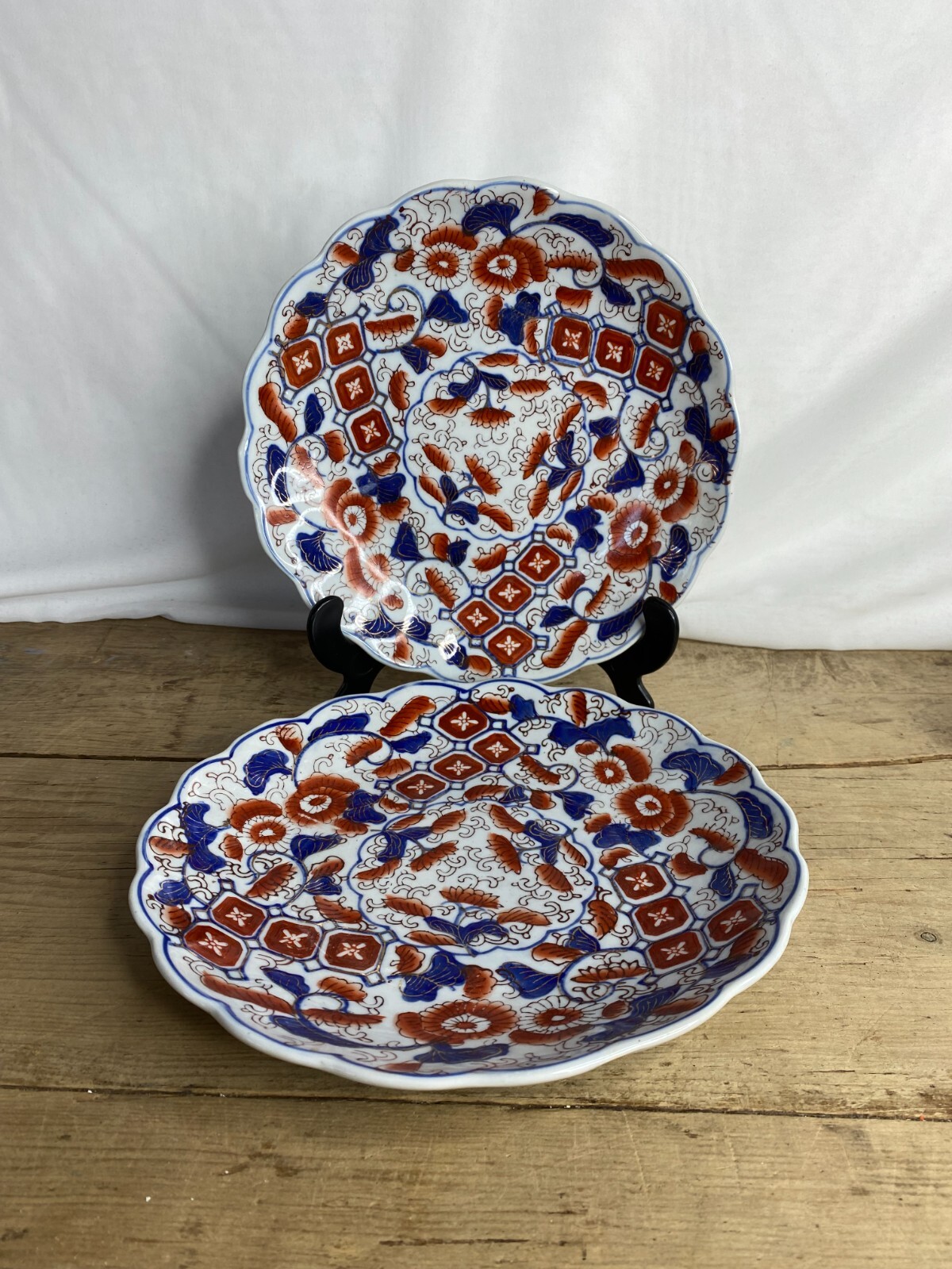 Pair of Late 19thC Japanese Porcelain Imari Plates with Scalloped Rim Good Cond
