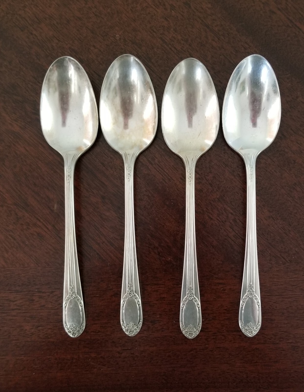 Lot of 4 Rogers XII Overlaid Silverplate “Garland-Rapture” Teaspoons 6″