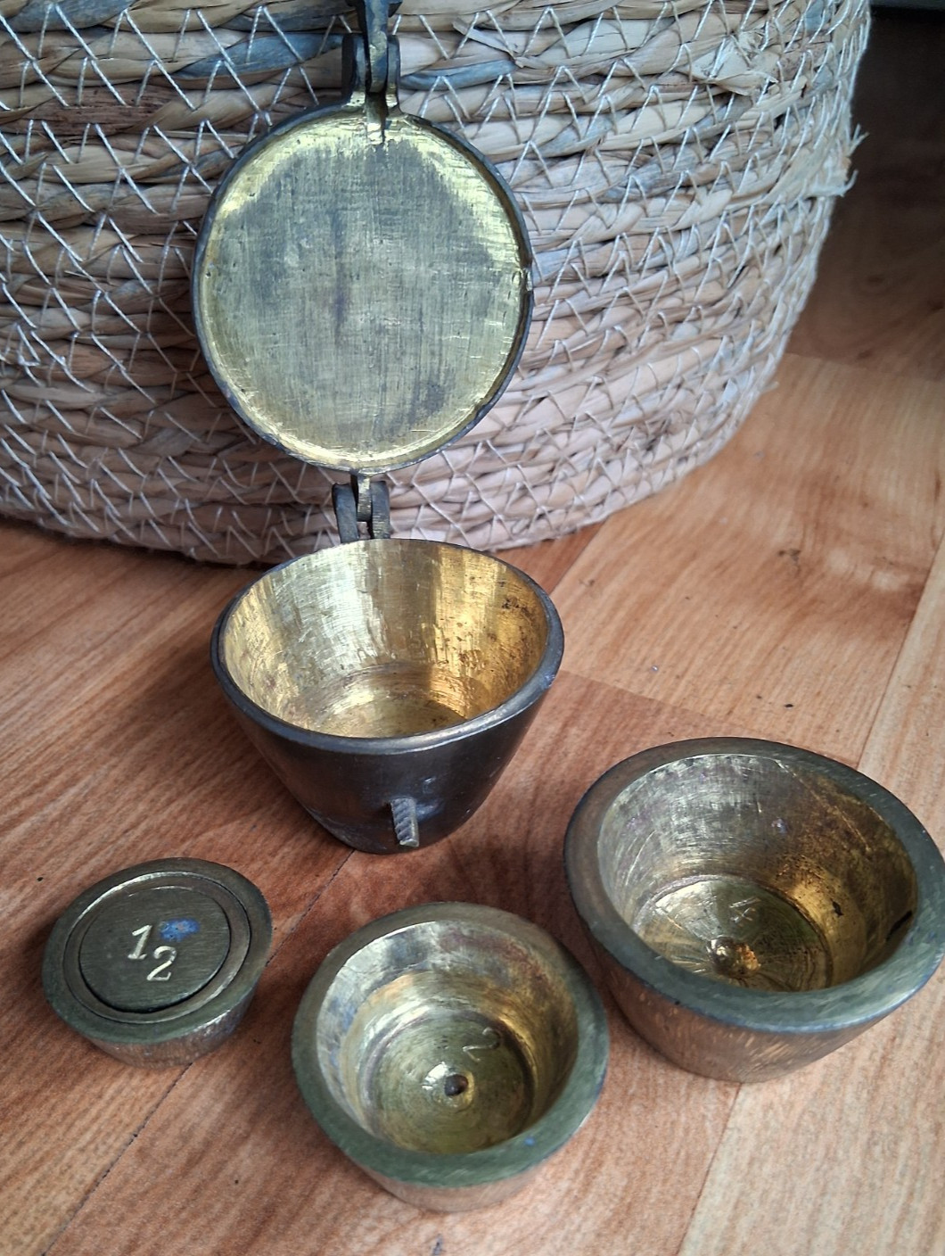 Apothecary Miners Assay Weights Vtg Nested Bronze Brass Set of 6 Hinged Lid 1 lb