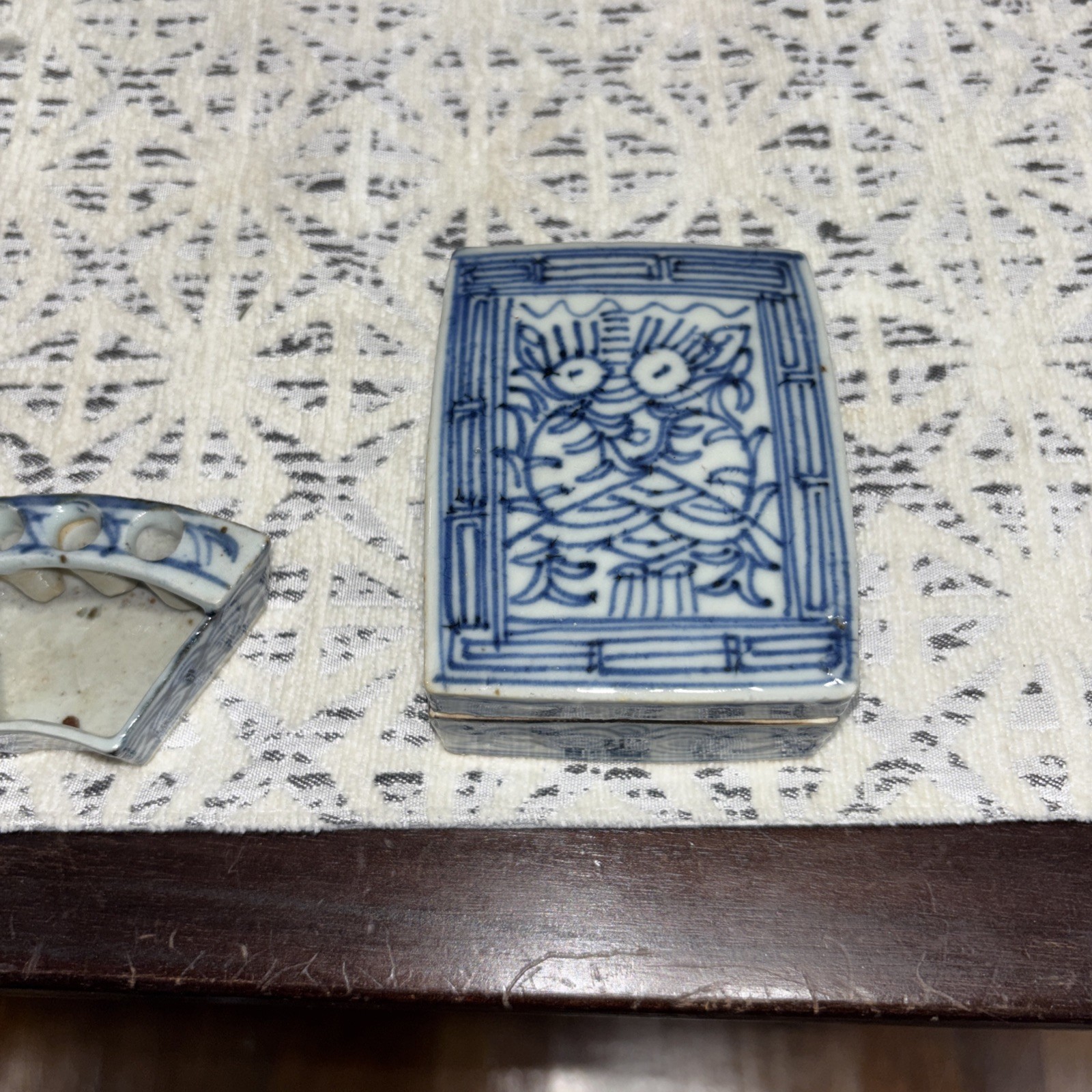 ANTIQUE CHINESE PORCELAIN SCHOLARS INK BOX