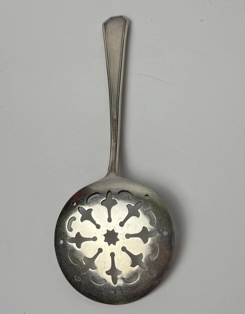 Wm Rogers & Son AA Mayfair Serving Silverplate Art Deco Pierced Tomato Flat 1923