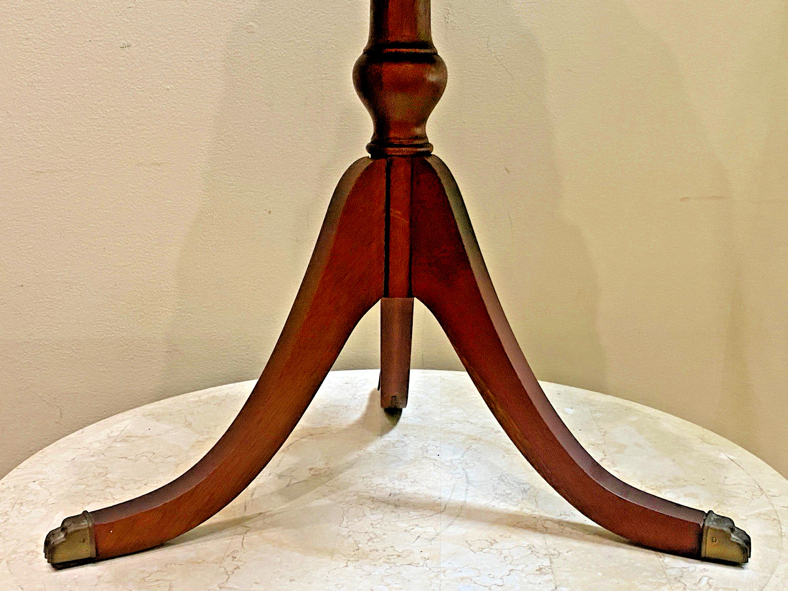 Vtg Ferguson Antique Table 2 Tier Pie Crust Mahogany Wood Claw Foot 30″ Tall
