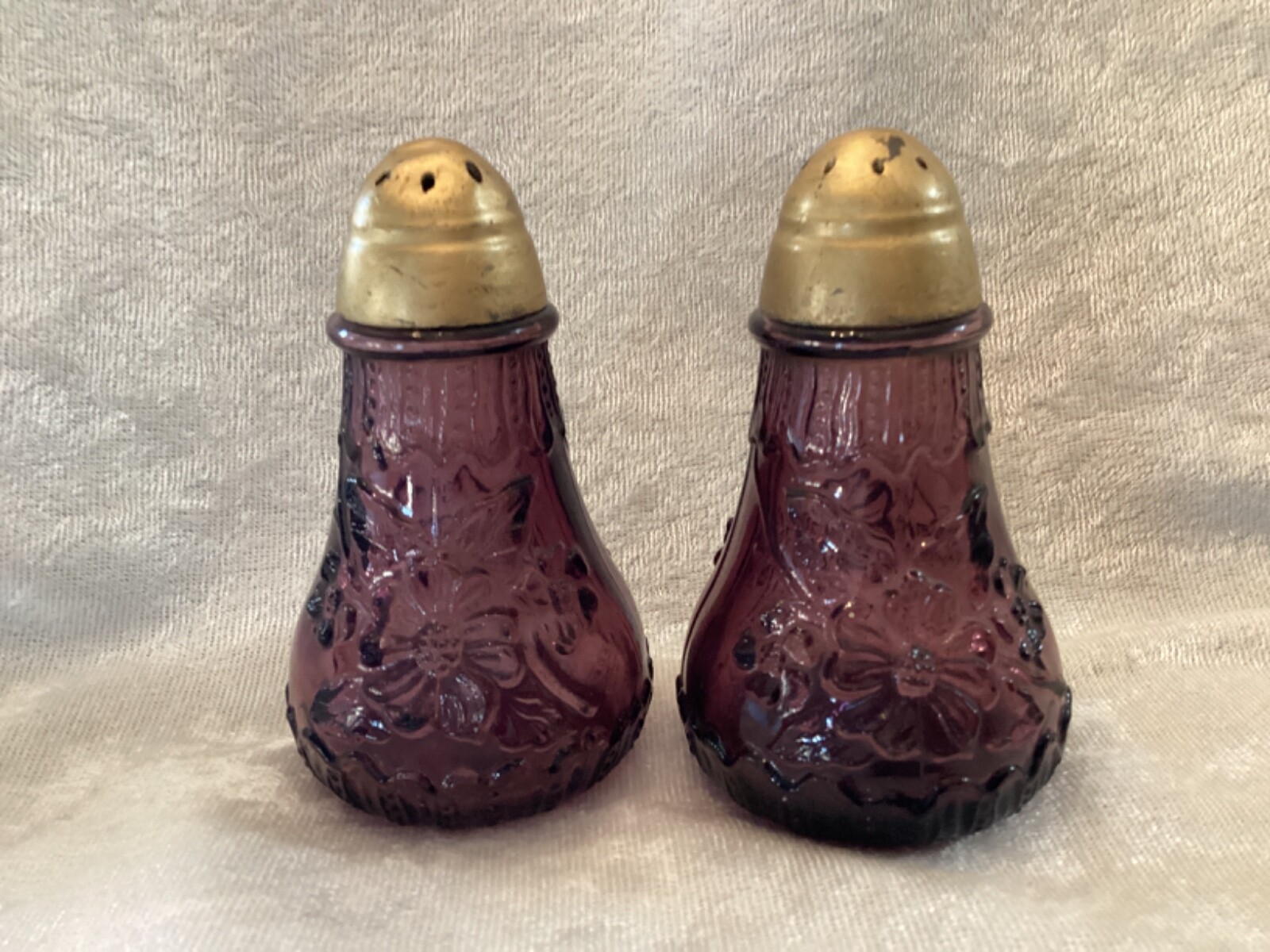 EAPG – New Martinsville #61 – “Viking Rose” salt & pepper – purple