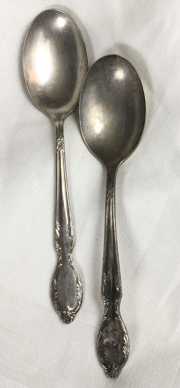 2 ROGERS & BRO ROYAL MANOR SILVERPLATE OVAL SOUP SPOONS 6 7/8″ NO MONOS