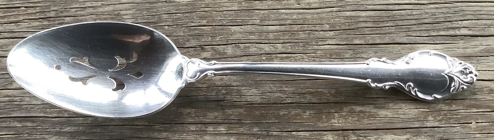1904 Holmes & Edwards “Orient Venice” IS Deepsilver 8 1/2” Slotted Serving Spoon