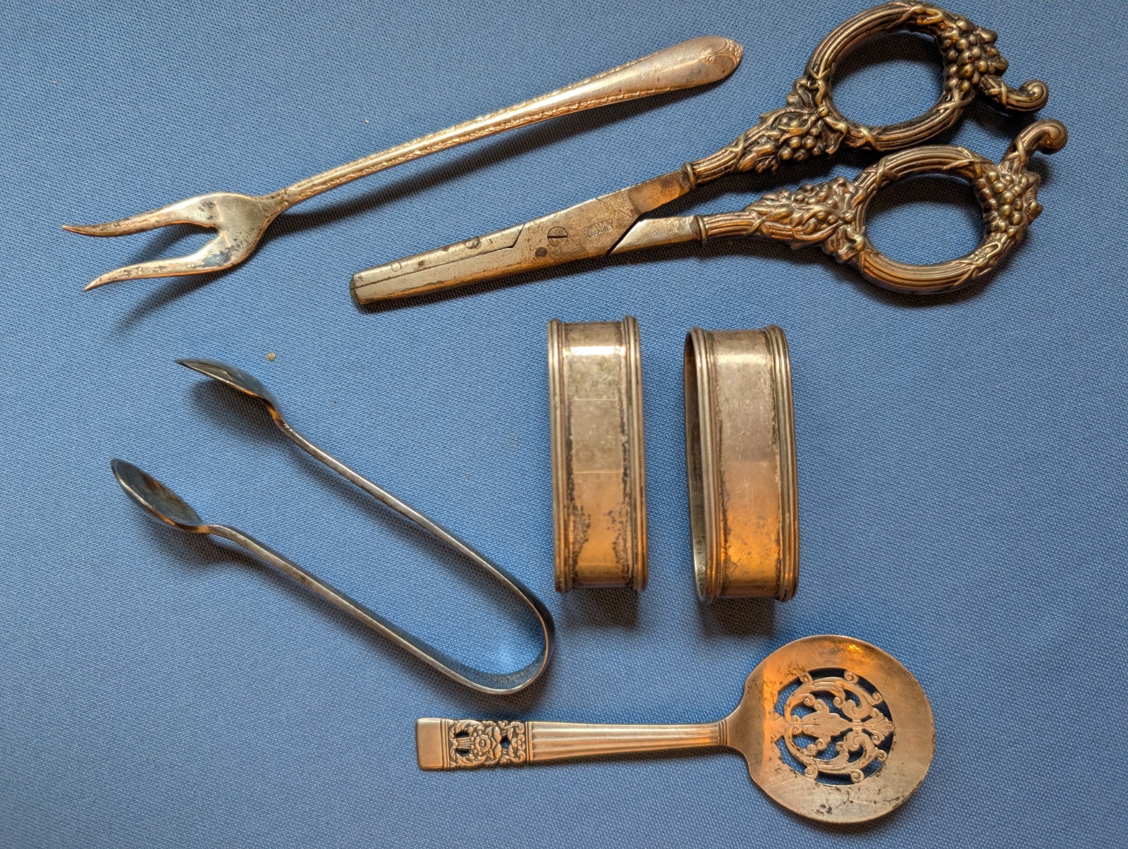 6 silverplate flatware dinnerware pieces, scissors, fork, napkin rings, tongs