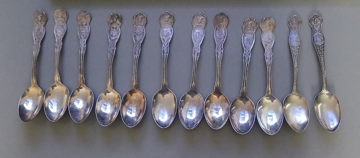 Set Of 12 Antique States Of America Collector Spoons Wm. A. Rogers & Oneida