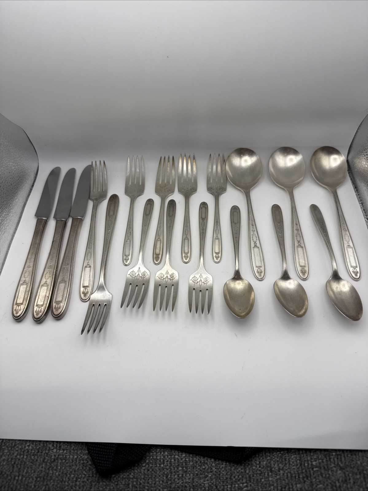 1921 GROSVENOR Silverplate 18 pc Oneida Community Mixed Forks/Knife, Spoons G9