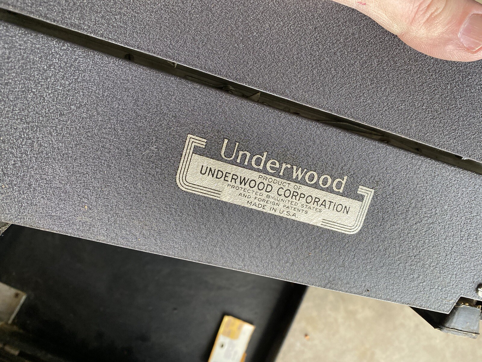 VINTAGE UNDERWOOD TYPEWRITER with CASE – WORKS WELL- HANDLE STATES UNDERWOOD TOO