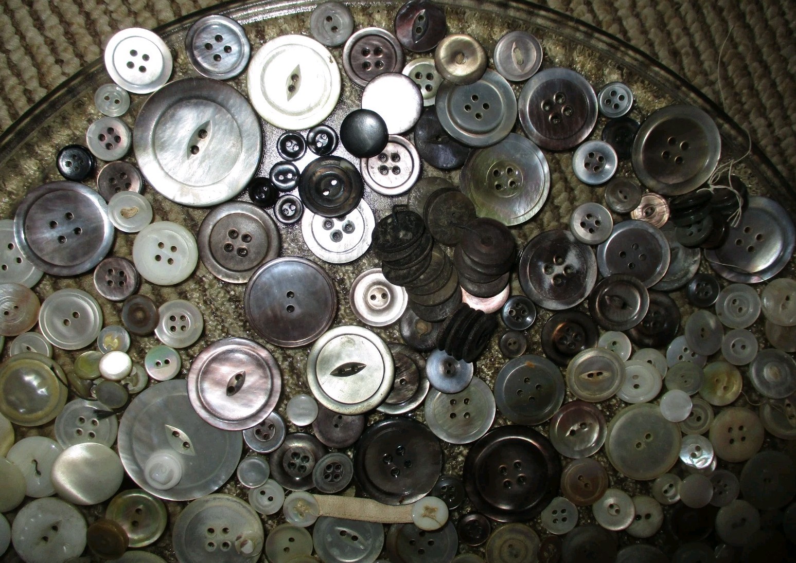 HUGE LOT ANTIQUE MOTHER OF PEARL MOP BUTTONS – SEW-THRU – IVORY SILVER PINK