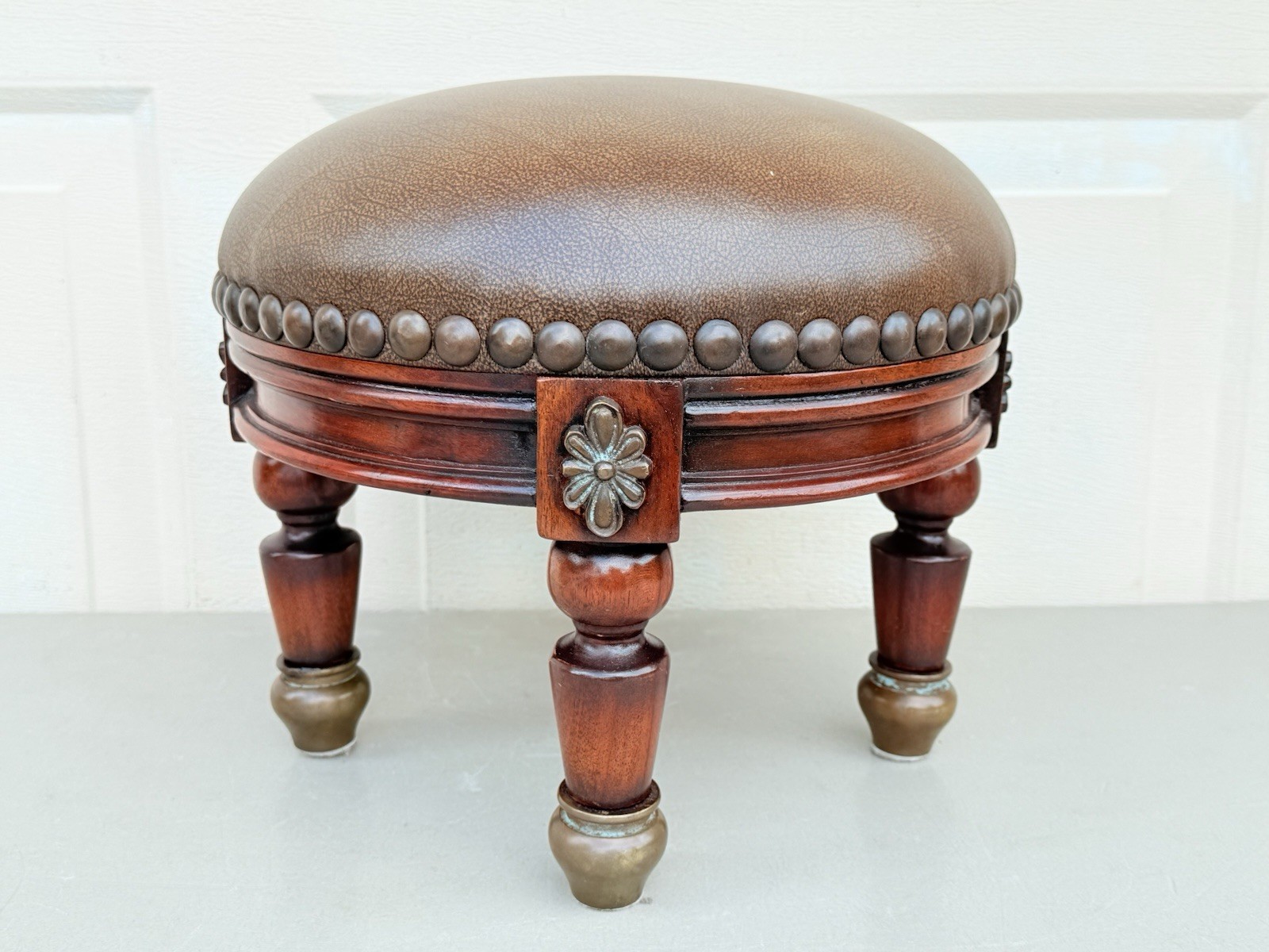 Designer Footstool Shoe Stool Brown Leather High Quality Round Italy MCM