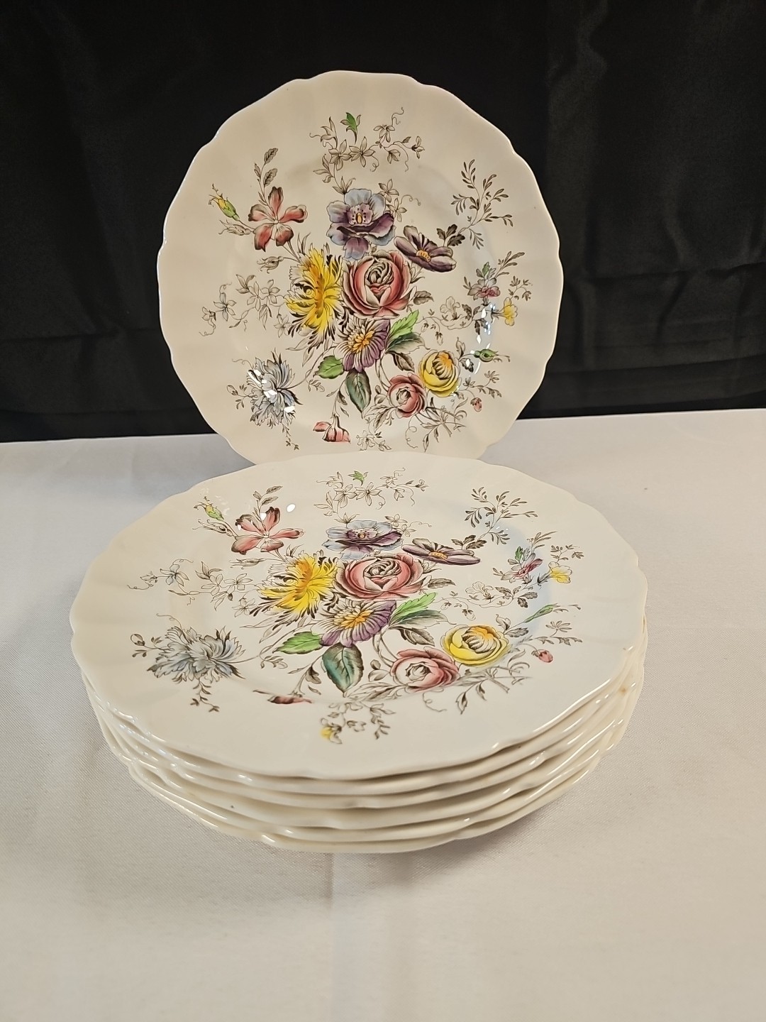 Vintage Johnson Brothers Sheraton Floral Center Dinner Plates | Set of 7