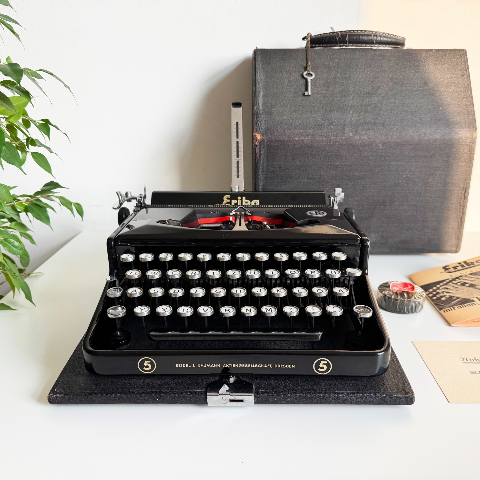 Erika 5 Typewriter | 1930s | Working | Serviced | UPS 3-Day to US/CAN