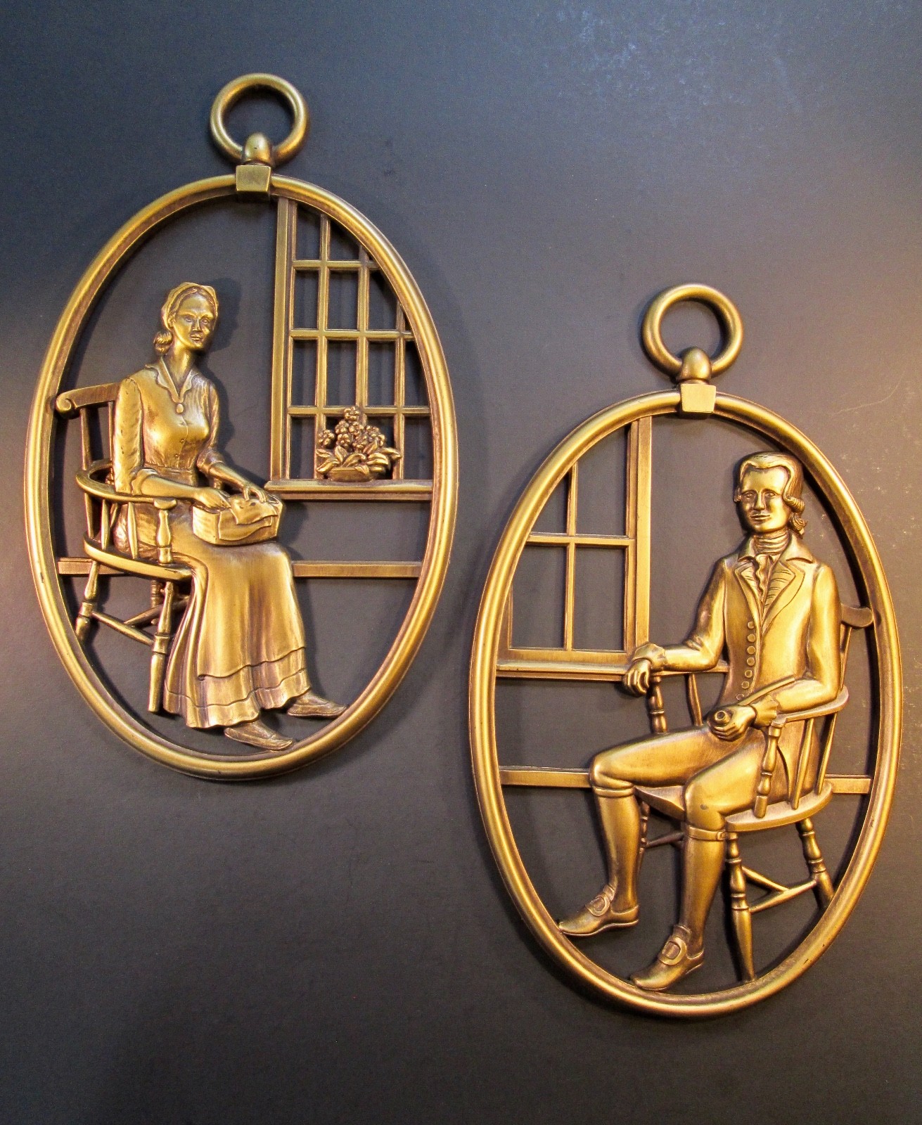 Vintage SYROCO Wood Oval Wall Hanging COLONIAL COUPLE GOLD