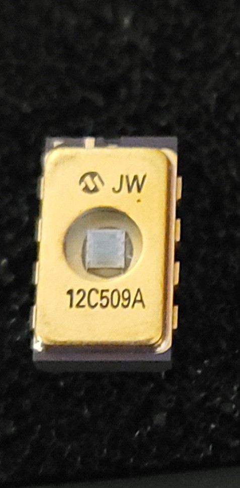 (1pc.) Vintage Gold-plated Windowed JW 12C509A – Great New Old Stock Condition
