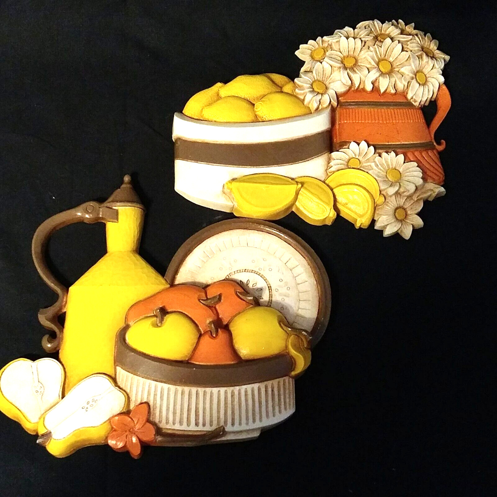 Vtg 1981 Homco Syroco 7610 A+B set of 2 Wall Plaques Kitchen Fruit Daisy Lemon