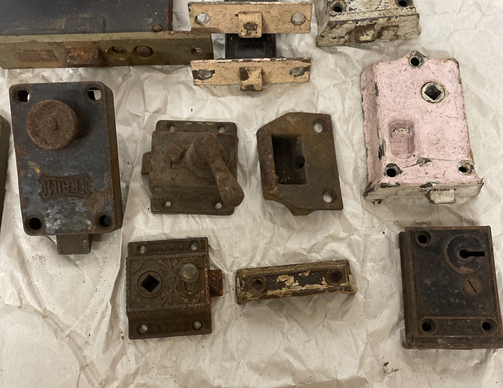 LOT OF 24 MIXED METAL CAST IRON VINTAGE DOOR LOCKS PLUS NO KEYS UNRESTORED