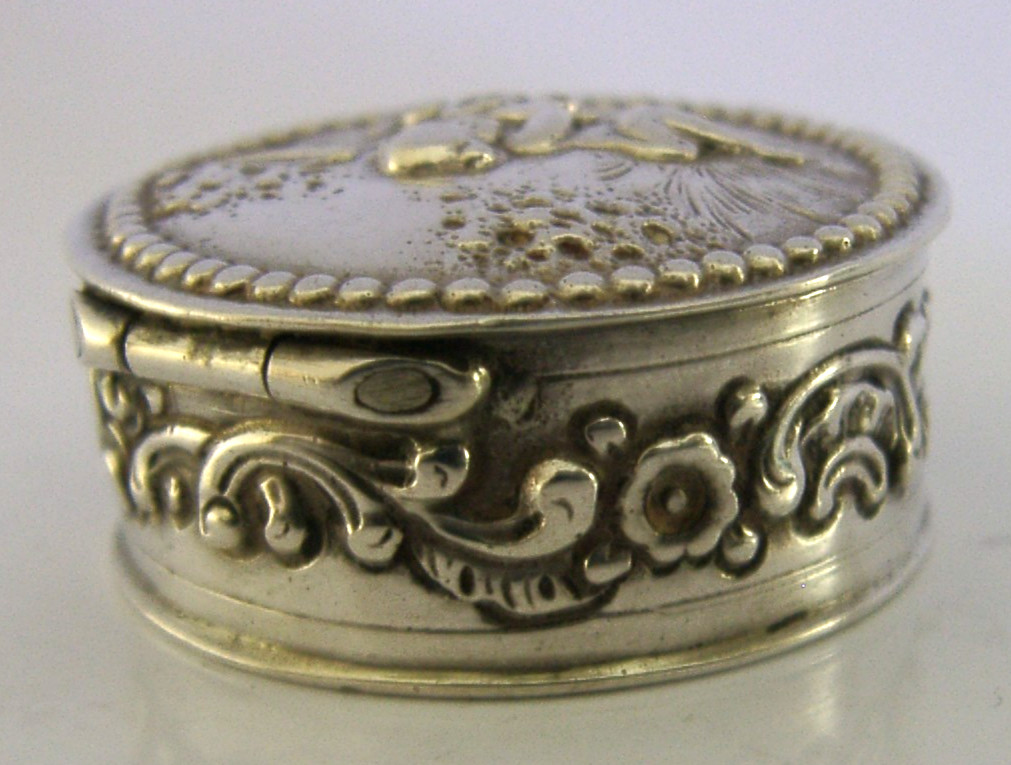 PRETTY BELGIAN SOLID SILVER CHERUB PILL BOX c1930