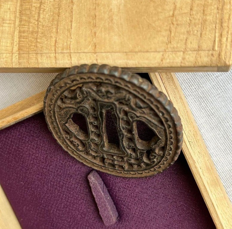 iron tsuba (Japnese sword guard) dragon drawing watermark pattern antique JAPAN