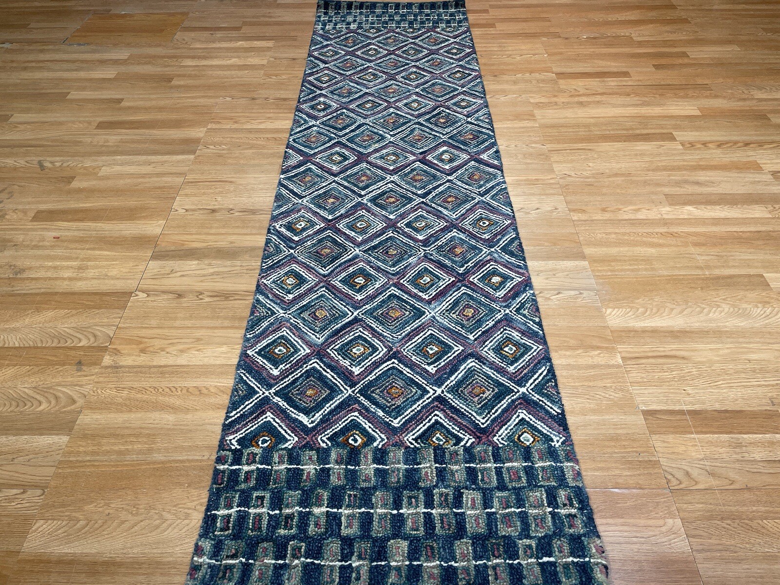 Marvelous Modern – Contemporary Design Runner – 2.6 x 9.9 ft.