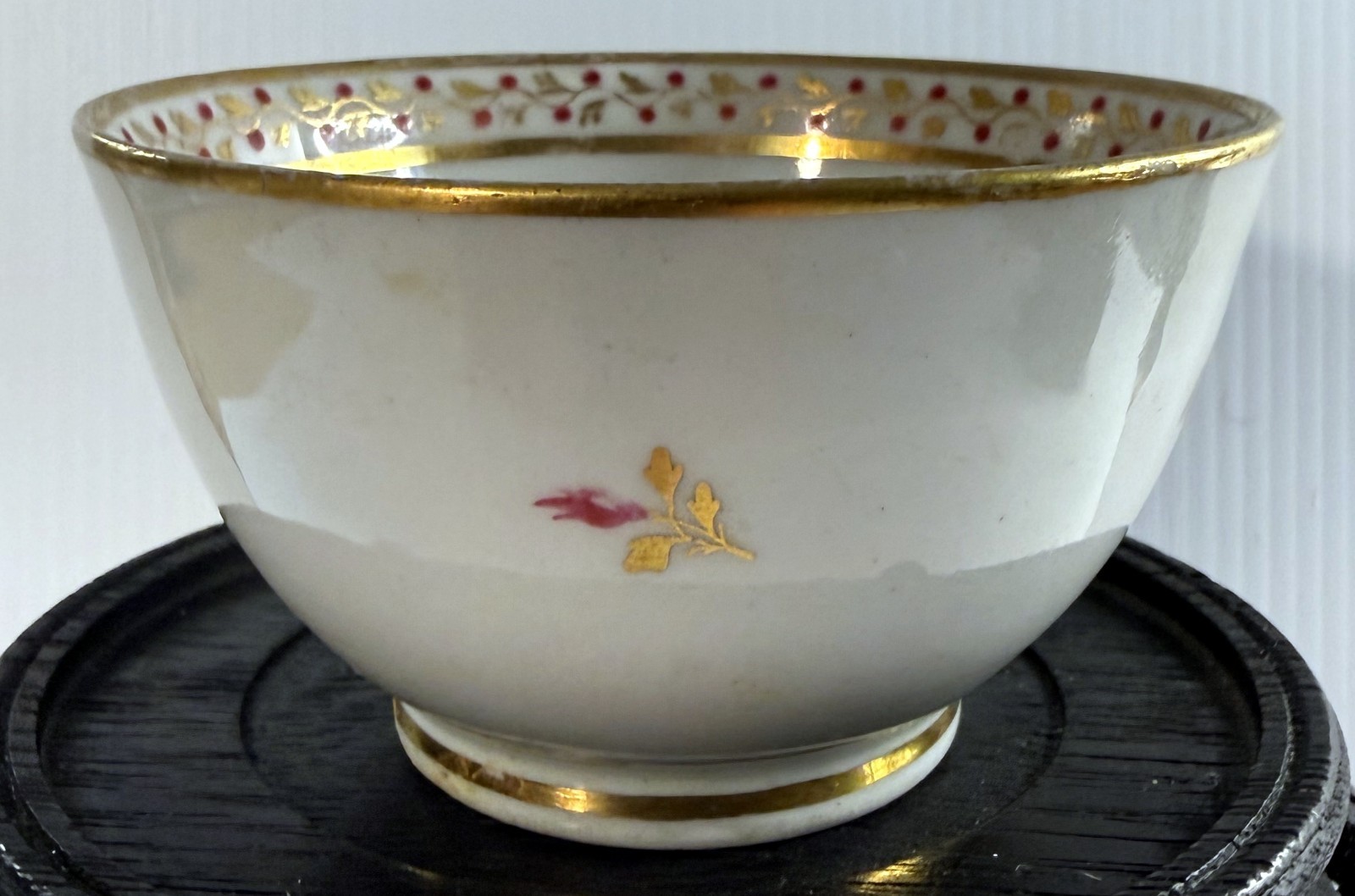 Chinese Export Tea Bowl Late 18th or Early 19th Century Rose Glaze and Gilding