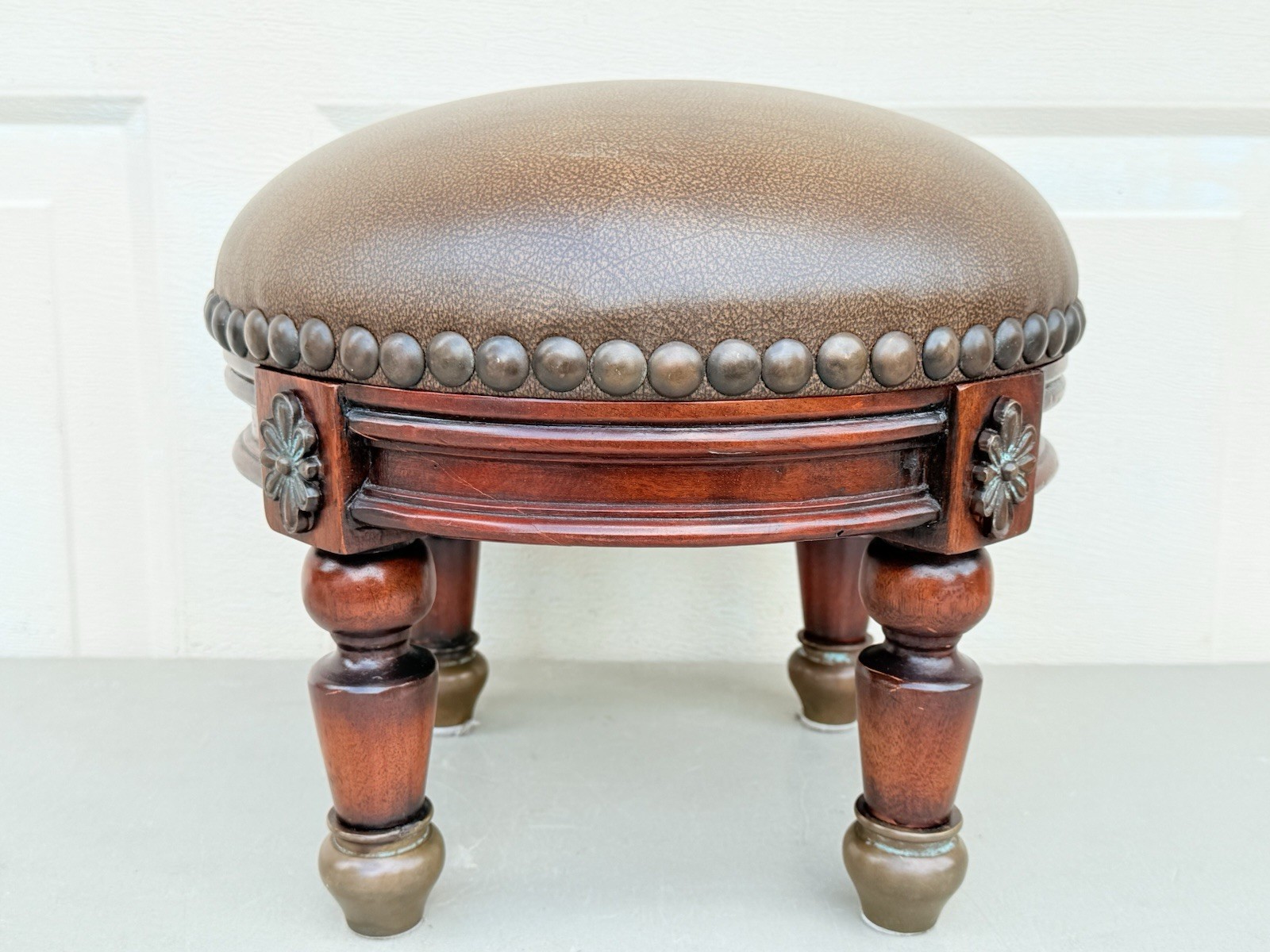 Designer Footstool Shoe Stool Brown Leather High Quality Round Italy MCM