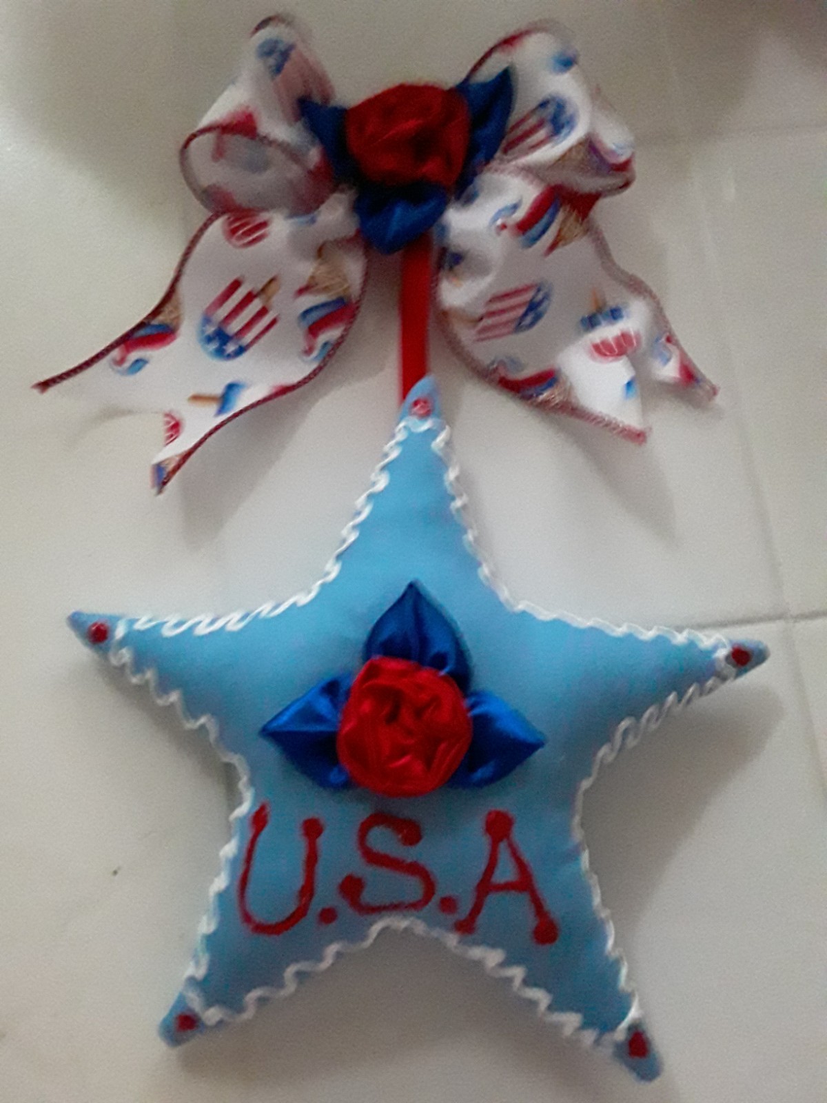 WHITE RED BEAUTIFUL HAND PAINTED U.S.A NEW FABRIC BIG DECORATED STAR ORNAMENT
