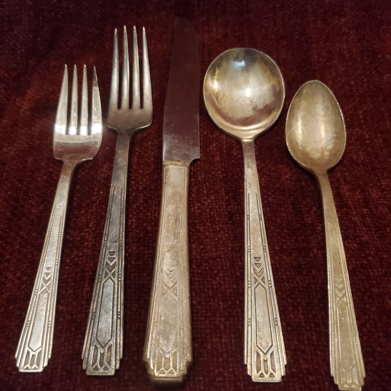 ONEIDA COMMUNITY FRIENDSHIP MEDALITY COMPLETE SERVICE FOR 4 ART DECO 1932 20PC